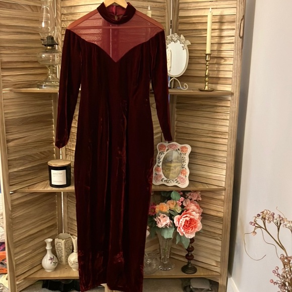 Stunning Vintage 90’s Burgundy Velvet Long Sleeve Mock Neck Gown Gothic Sz Small - Picture 2 of 15